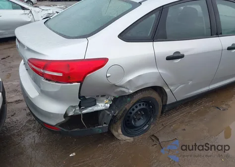 2018 Ford Focus S из США, поврежденный, VIN 1FADP3E20JL268173